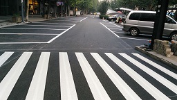 西國貿(mào)酒店停車場(chǎng)標(biāo)線施工